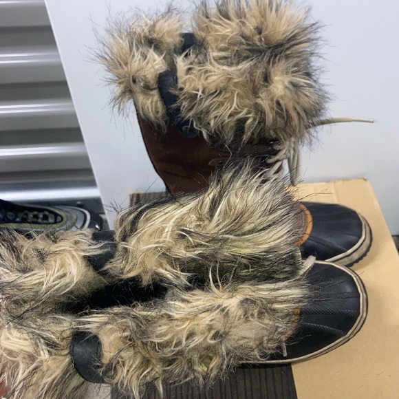 Sorel Winter Boots - Picture 3 of 4